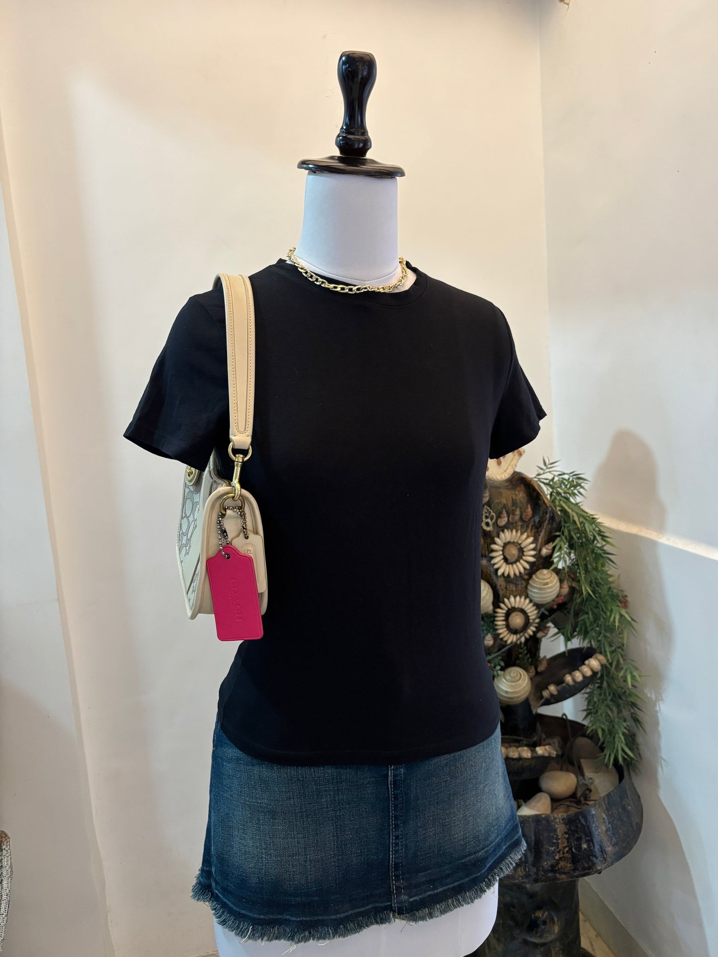 Black Tee
