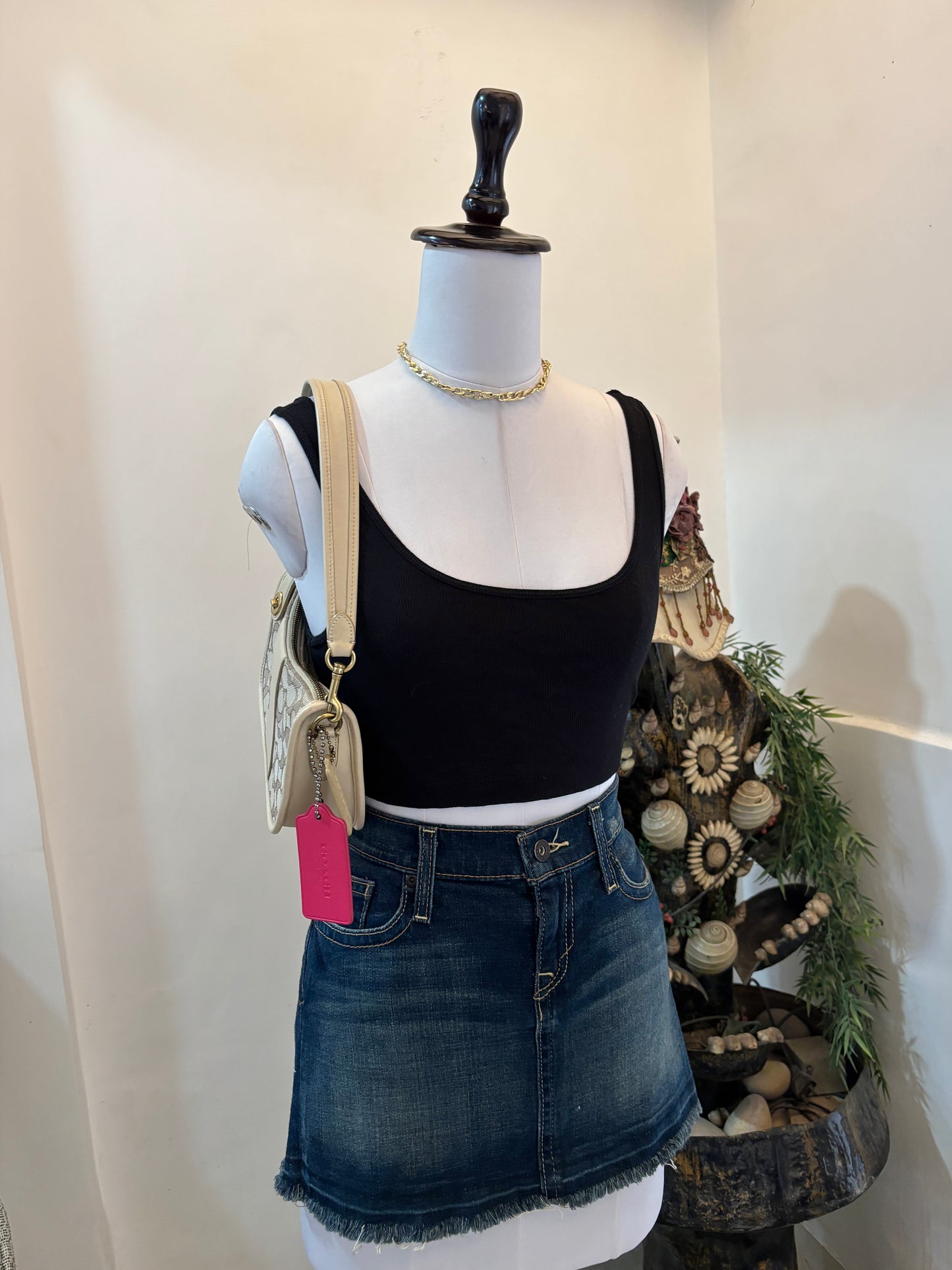 Black Round Neck Crop Top