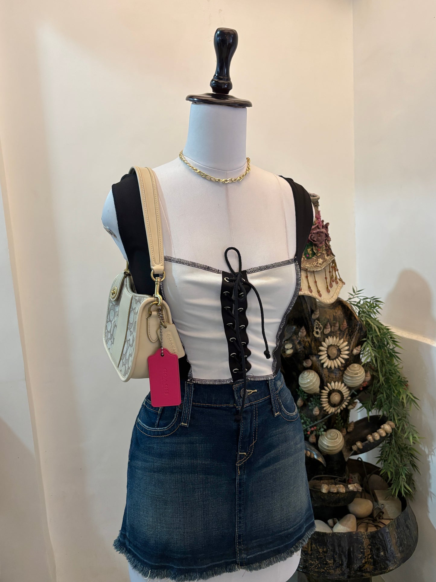 B&W Eyelet Tie Top