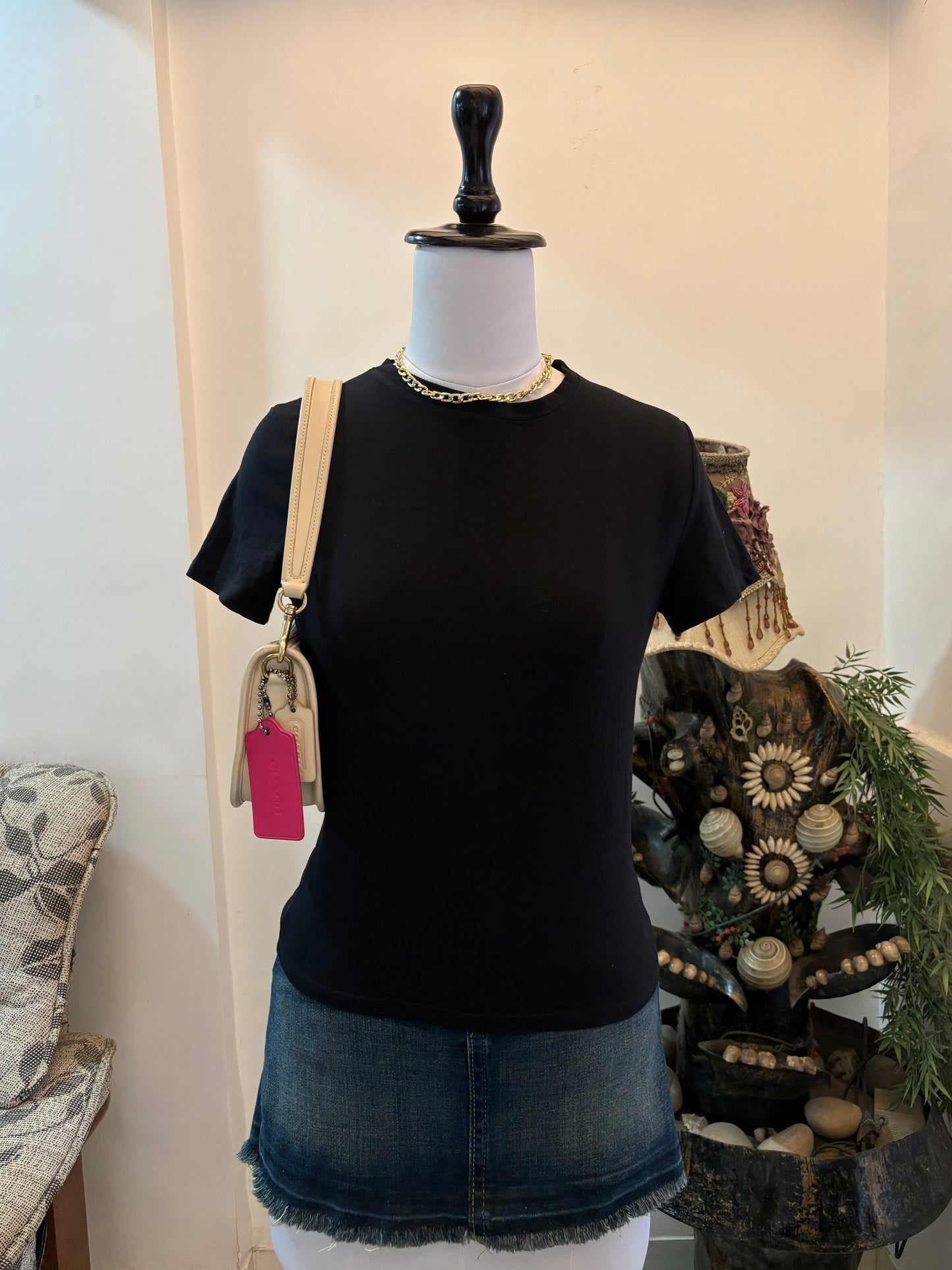 Black Tee